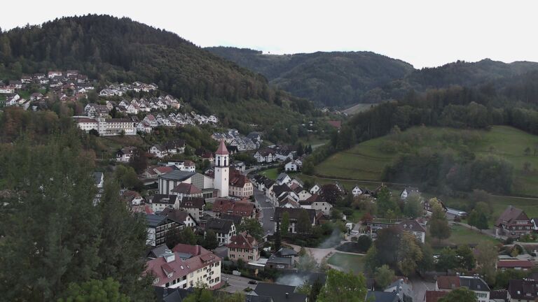 Dieses Bild zeigt eine Webcam-Aufnahme von Ottenhöfen, aufgenommen am Samstag, den 10.10.2026 um 18:50 Uhr