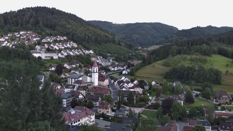 Dieses Bild zeigt eine Webcam-Aufnahme von Ottenhöfen, aufgenommen am Sonntag, den 07.06.2026 um 21:30 Uhr