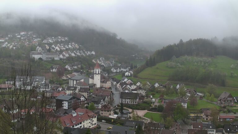 Dieses Bild zeigt eine Webcam-Aufnahme von Ottenhöfen, aufgenommen am Montag, den 13.04.2026 um 18:10 Uhr