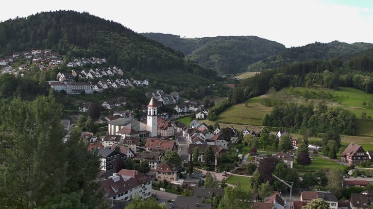 Dieses Bild zeigt eine Webcam-Aufnahme von Ottenhöfen, aufgenommen am Mittwoch, den 17.06.2026 um 07:50 Uhr