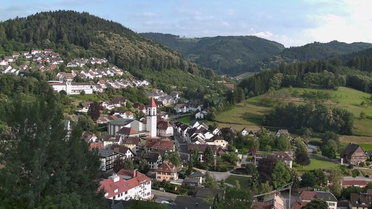 Dieses Bild zeigt eine Webcam-Aufnahme von Ottenhöfen, aufgenommen am Freitag, den 26.06.2026 um 19:40 Uhr