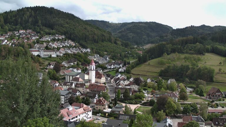 Dieses Bild zeigt eine Webcam-Aufnahme von Ottenhöfen, aufgenommen am Mittwoch, den 09.09.2026 um 16:00 Uhr