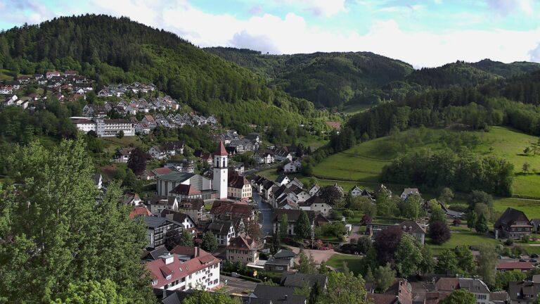 Dieses Bild zeigt eine Webcam-Aufnahme von Ottenhöfen, aufgenommen am Donnerstag, den 14.05.2026 um 17:10 Uhr