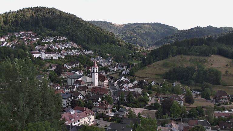 Dieses Bild zeigt eine Webcam-Aufnahme von Ottenhöfen, aufgenommen am Mittwoch, den 29.07.2026 um 17:30 Uhr