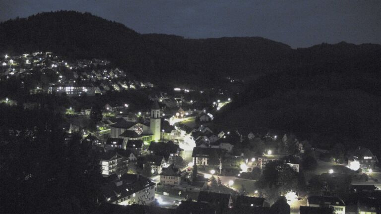 Dieses Bild zeigt eine Webcam-Aufnahme von Ottenhöfen, aufgenommen am Montag, den 04.05.2026 um 21:30 Uhr