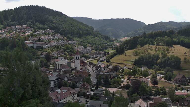 Dieses Bild zeigt eine Webcam-Aufnahme von Ottenhöfen, aufgenommen am Samstag, den 18.07.2026 um 12:50 Uhr