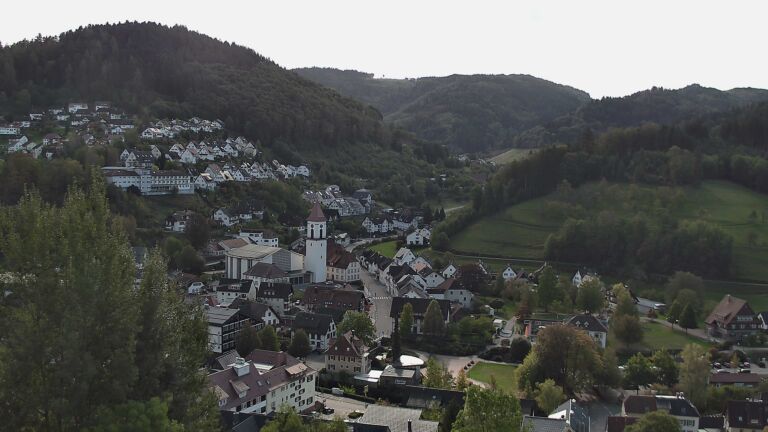 Dieses Bild zeigt eine Webcam-Aufnahme von Ottenhöfen, aufgenommen am Montag, den 12.10.2026 um 12:00 Uhr
