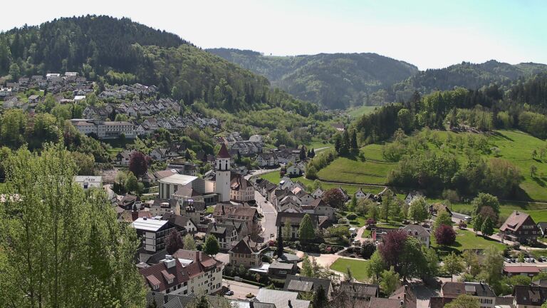 Dieses Bild zeigt eine Webcam-Aufnahme von Ottenhöfen, aufgenommen am Montag, den 27.04.2026 um 11:50 Uhr