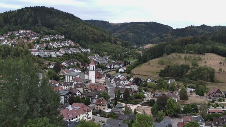 Dieses Bild zeigt eine Webcam-Aufnahme von Ottenhöfen, aufgenommen am Dienstag, den 18.08.2026 um 19:40 Uhr