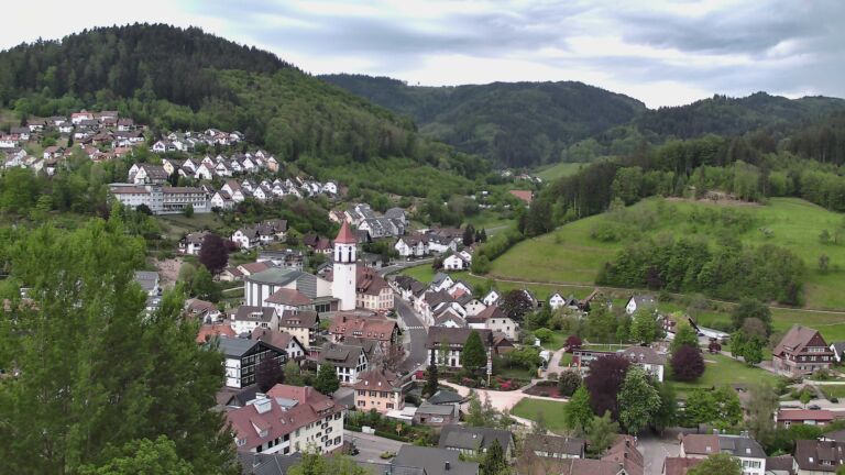 Dieses Bild zeigt eine Webcam-Aufnahme von Ottenhöfen, aufgenommen am Sonntag, den 03.05.2026 um 06:10 Uhr