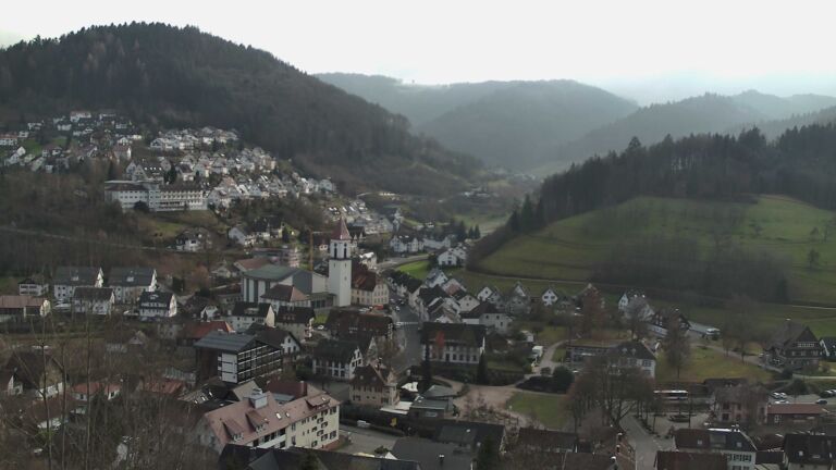 Dieses Bild zeigt eine Webcam-Aufnahme von Ottenhöfen, aufgenommen am Dienstag, den 23.12.2025 um 13:50 Uhr