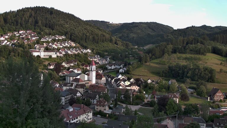 Dieses Bild zeigt eine Webcam-Aufnahme von Ottenhöfen, aufgenommen am Montag, den 06.07.2026 um 20:30 Uhr
