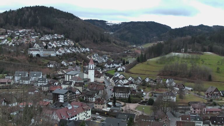 Dieses Bild zeigt eine Webcam-Aufnahme von Ottenhöfen, aufgenommen am Freitag, den 09.01.2026 um 16:30 Uhr