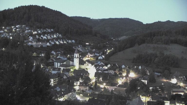 Dieses Bild zeigt eine Webcam-Aufnahme von Ottenhöfen, aufgenommen am Freitag, den 24.07.2026 um 05:00 Uhr