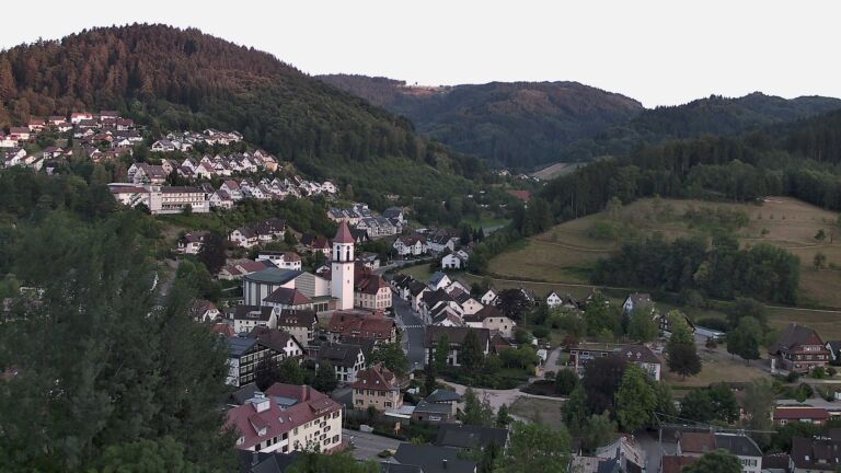 Dieses Bild zeigt eine Webcam-Aufnahme von Ottenhöfen, aufgenommen am Sonntag, den 02.08.2026 um 20:40 Uhr