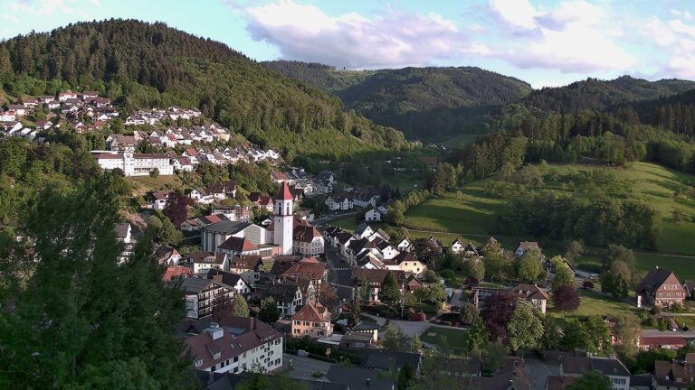 Dieses Bild zeigt eine Webcam-Aufnahme von Ottenhöfen, aufgenommen am Freitag, den 08.05.2026 um 19:50 Uhr