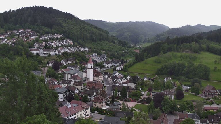 Dieses Bild zeigt eine Webcam-Aufnahme von Ottenhöfen, aufgenommen am Mittwoch, den 13.05.2026 um 19:20 Uhr