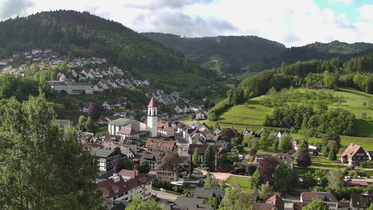 Dieses Bild zeigt eine Webcam-Aufnahme von Ottenhöfen, aufgenommen am Dienstag, den 12.05.2026 um 08:30 Uhr