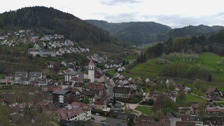 Dieses Bild zeigt eine Webcam-Aufnahme von Ottenhöfen, aufgenommen am Mittwoch, den 15.04.2026 um 11:30 Uhr