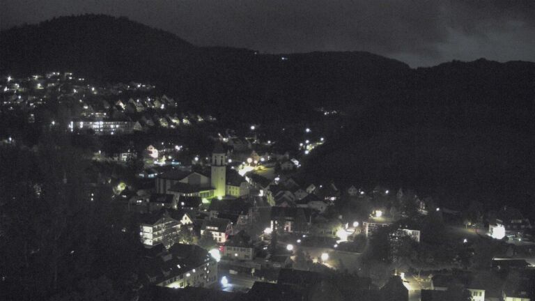 Dieses Bild zeigt eine Webcam-Aufnahme von Ottenhöfen, aufgenommen am Samstag, den 24.10.2026 um 22:00 Uhr