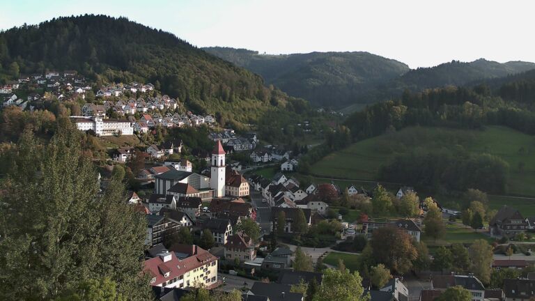 Dieses Bild zeigt eine Webcam-Aufnahme von Ottenhöfen, aufgenommen am Montag, den 19.10.2026 um 17:20 Uhr