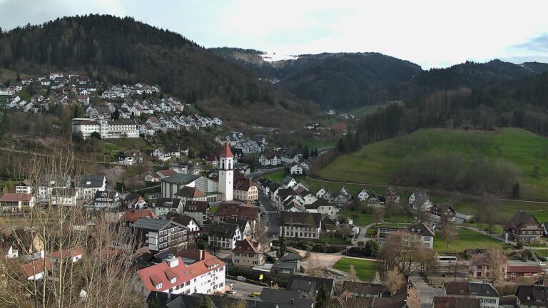 Dieses Bild zeigt eine Webcam-Aufnahme von Ottenhöfen, aufgenommen am Freitag, den 27.03.2026 um 17:30 Uhr