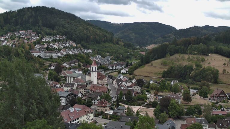 Dieses Bild zeigt eine Webcam-Aufnahme von Ottenhöfen, aufgenommen am Dienstag, den 18.08.2026 um 10:00 Uhr