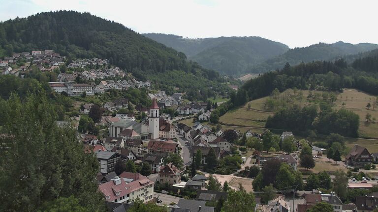 Dieses Bild zeigt eine Webcam-Aufnahme von Ottenhöfen, aufgenommen am Freitag, den 31.07.2026 um 14:20 Uhr