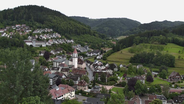 Dieses Bild zeigt eine Webcam-Aufnahme von Ottenhöfen, aufgenommen am Mittwoch, den 10.06.2026 um 16:30 Uhr