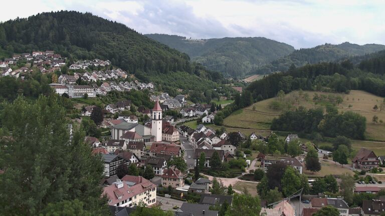 Dieses Bild zeigt eine Webcam-Aufnahme von Ottenhöfen, aufgenommen am Mittwoch, den 15.07.2026 um 16:50 Uhr