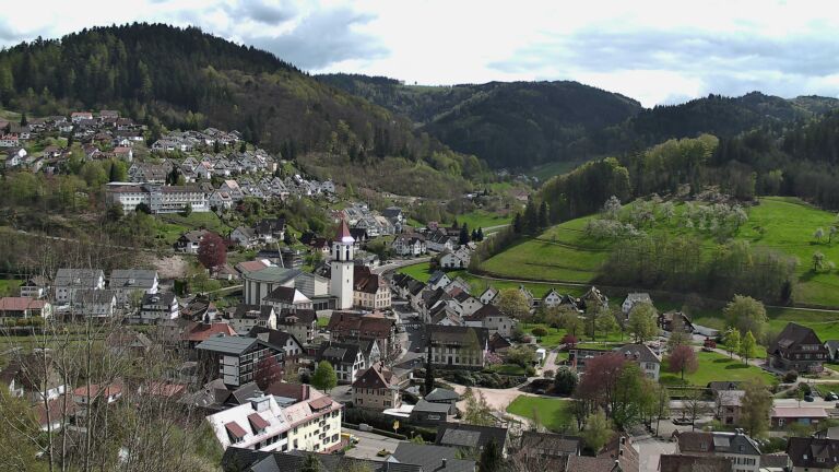 Dieses Bild zeigt eine Webcam-Aufnahme von Ottenhöfen, aufgenommen am Donnerstag, den 16.04.2026 um 15:20 Uhr