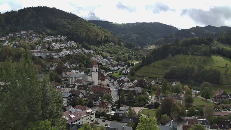 Dieses Bild zeigt eine Webcam-Aufnahme von Ottenhöfen, aufgenommen am Samstag, den 10.10.2026 um 13:00 Uhr