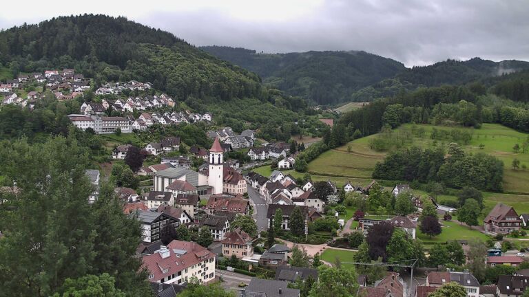 Dieses Bild zeigt eine Webcam-Aufnahme von Ottenhöfen, aufgenommen am Freitag, den 12.06.2026 um 19:20 Uhr