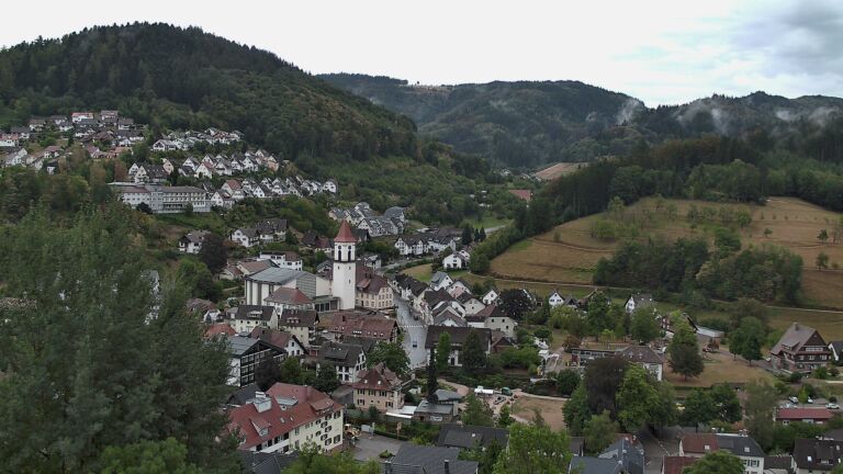 Dieses Bild zeigt eine Webcam-Aufnahme von Ottenhöfen, aufgenommen am Freitag, den 21.08.2026 um 15:30 Uhr