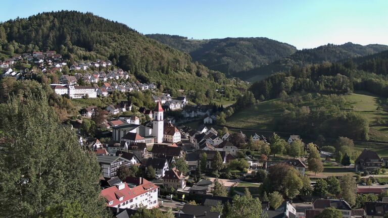 Dieses Bild zeigt eine Webcam-Aufnahme von Ottenhöfen, aufgenommen am Dienstag, den 22.09.2026 um 17:20 Uhr