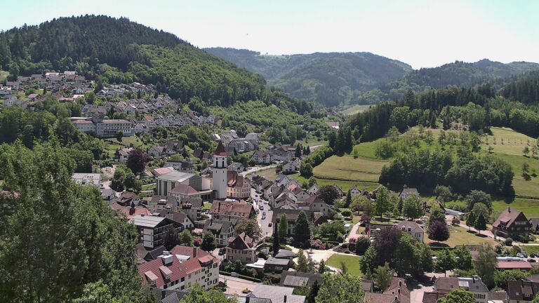 Dieses Bild zeigt eine Webcam-Aufnahme von Ottenhöfen, aufgenommen am Samstag, den 23.05.2026 um 13:00 Uhr