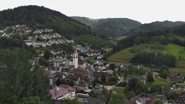 Dieses Bild zeigt eine Webcam-Aufnahme von Ottenhöfen, aufgenommen am Dienstag, den 16.06.2026 um 17:50 Uhr