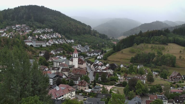 Dieses Bild zeigt eine Webcam-Aufnahme von Ottenhöfen, aufgenommen am Sonntag, den 30.08.2026 um 10:50 Uhr