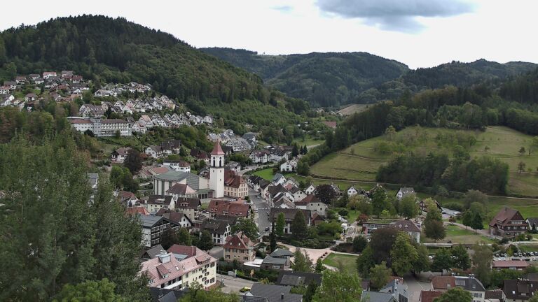 Dieses Bild zeigt eine Webcam-Aufnahme von Ottenhöfen, aufgenommen am Sonntag, den 13.09.2026 um 14:40 Uhr