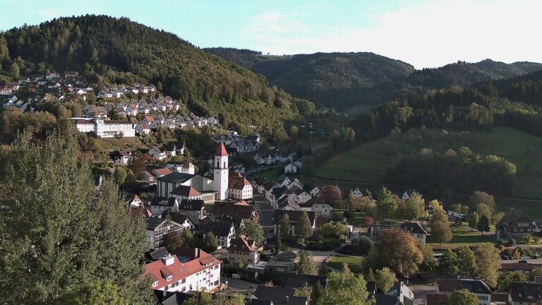 Dieses Bild zeigt eine Webcam-Aufnahme von Ottenhöfen, aufgenommen am Donnerstag, den 15.10.2026 um 17:20 Uhr