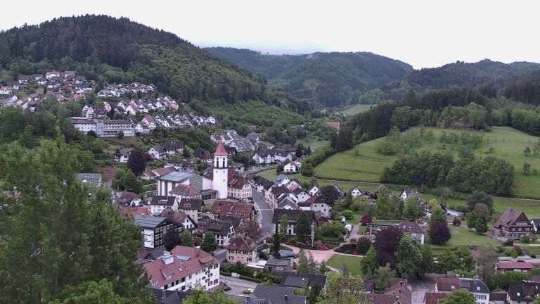 Dieses Bild zeigt eine Webcam-Aufnahme von Ottenhöfen, aufgenommen am Montag, den 11.05.2026 um 06:00 Uhr