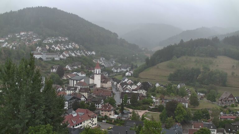Dieses Bild zeigt eine Webcam-Aufnahme von Ottenhöfen, aufgenommen am Sonntag, den 30.08.2026 um 13:00 Uhr