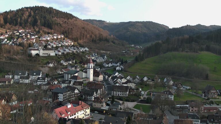 Dieses Bild zeigt eine Webcam-Aufnahme von Ottenhöfen, aufgenommen am Montag, den 23.03.2026 um 18:00 Uhr