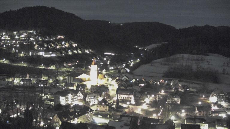 Dieses Bild zeigt eine Webcam-Aufnahme von Ottenhöfen, aufgenommen am Donnerstag, den 01.01.2026 um 18:00 Uhr