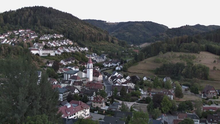 Dieses Bild zeigt eine Webcam-Aufnahme von Ottenhöfen, aufgenommen am Sonntag, den 23.08.2026 um 20:30 Uhr