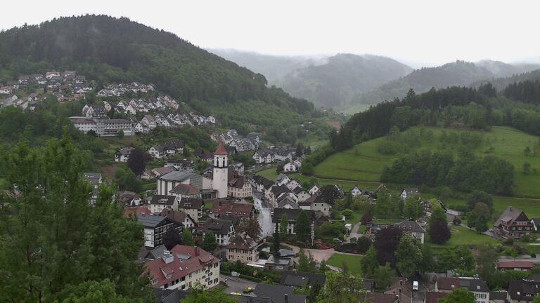 Dieses Bild zeigt eine Webcam-Aufnahme von Ottenhöfen, aufgenommen am Montag, den 11.05.2026 um 16:00 Uhr