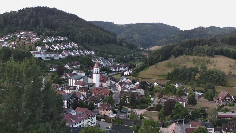 Dieses Bild zeigt eine Webcam-Aufnahme von Ottenhöfen, aufgenommen am Montag, den 20.07.2026 um 06:00 Uhr