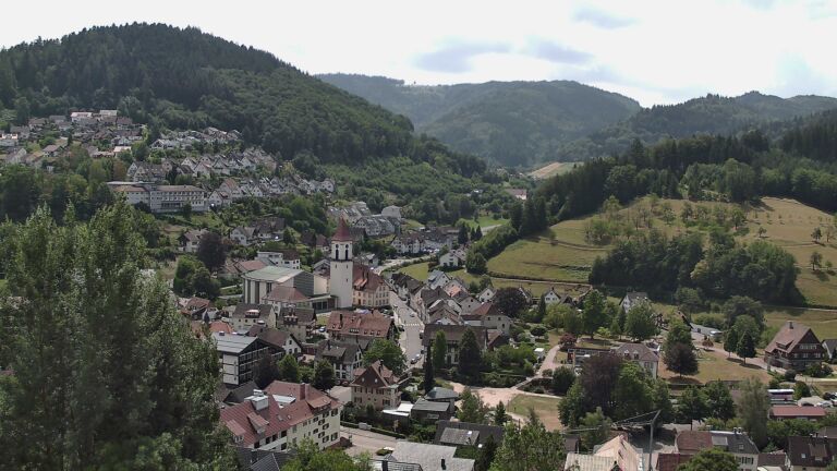 Dieses Bild zeigt eine Webcam-Aufnahme von Ottenhöfen, aufgenommen am Sonntag, den 19.07.2026 um 12:30 Uhr