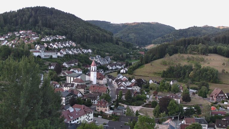 Dieses Bild zeigt eine Webcam-Aufnahme von Ottenhöfen, aufgenommen am Samstag, den 25.07.2026 um 06:30 Uhr