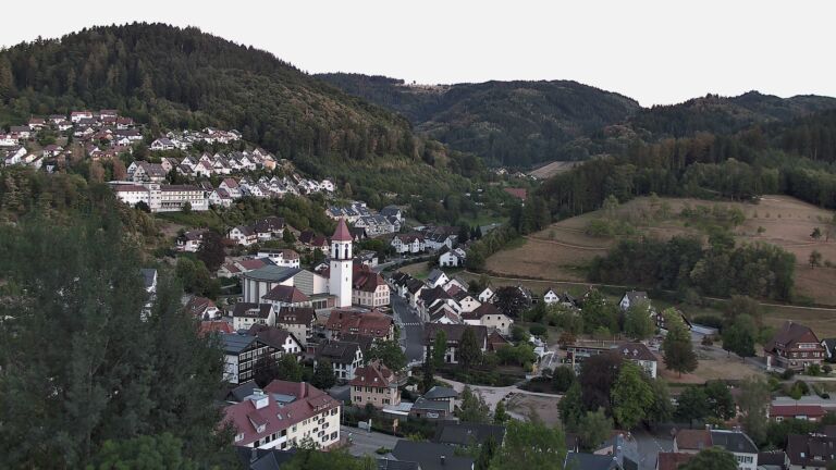 Dieses Bild zeigt eine Webcam-Aufnahme von Ottenhöfen, aufgenommen am Donnerstag, den 20.08.2026 um 20:30 Uhr
